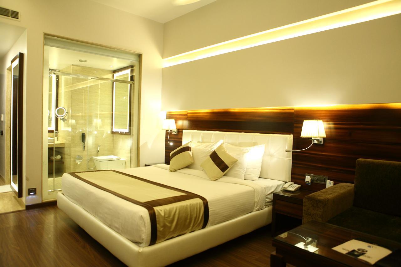 Viceroy Inn เดห์ราดุน ภายนอก รูปภาพ