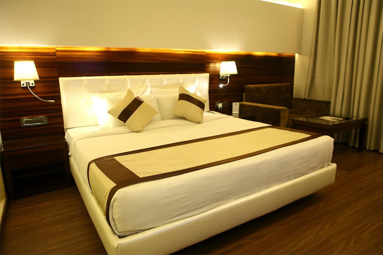 Viceroy Inn เดห์ราดุน ภายนอก รูปภาพ